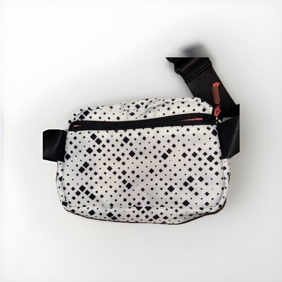 Zyia Active Belt Bag Fabric Crossbody Abstract Print Lightweight Travel - Picture 3 of 3